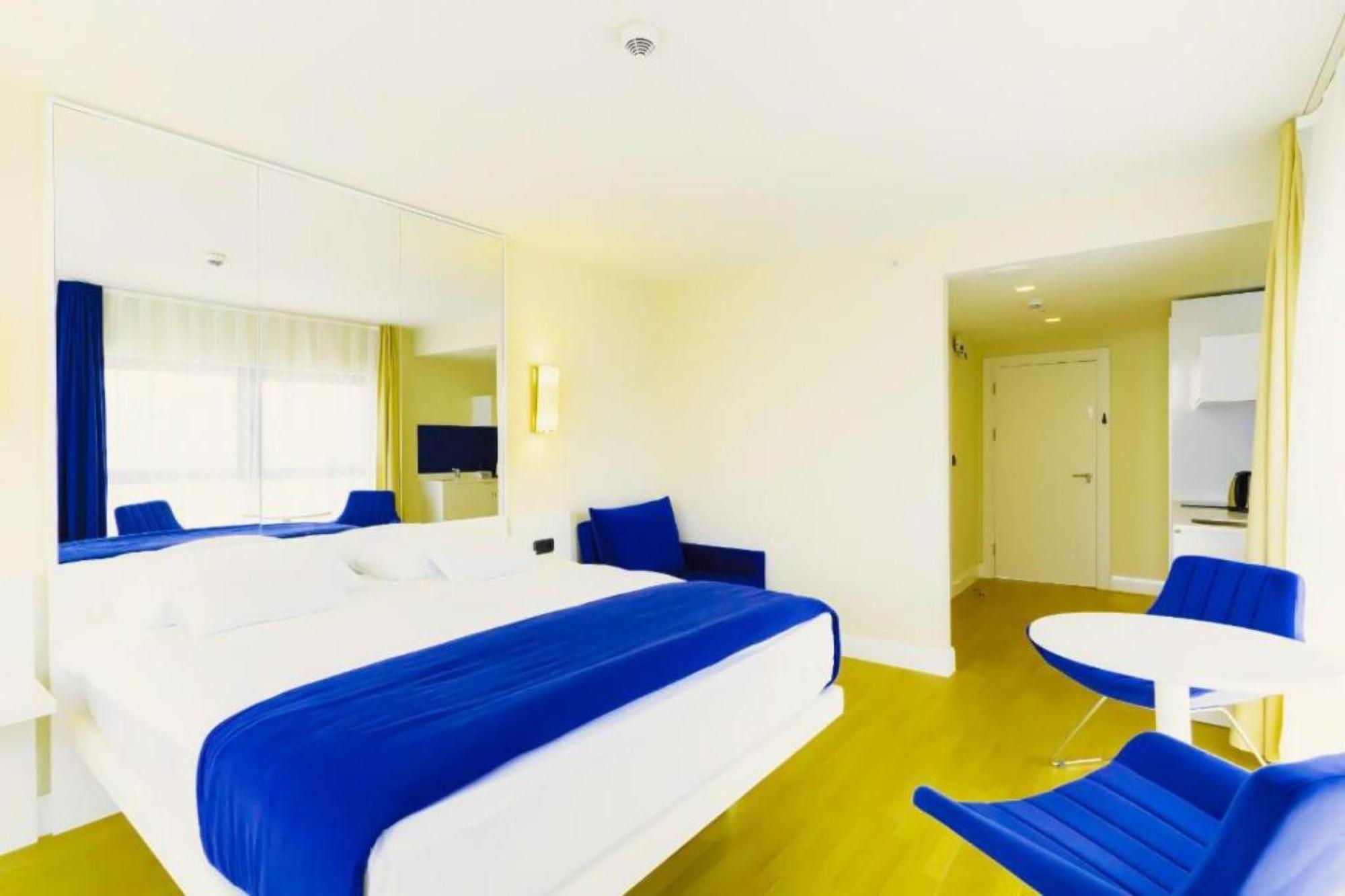 Orbi City Sea View Aparthotel Batumi Exterior photo